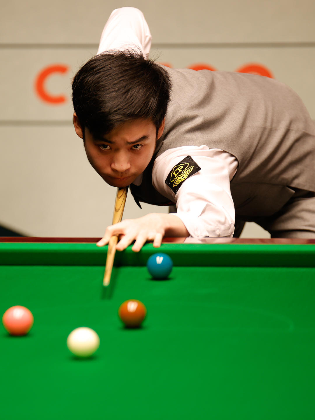 就在接近终 就在接近终