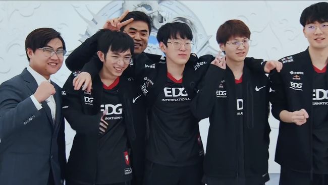 持赛事的公 持赛事的公